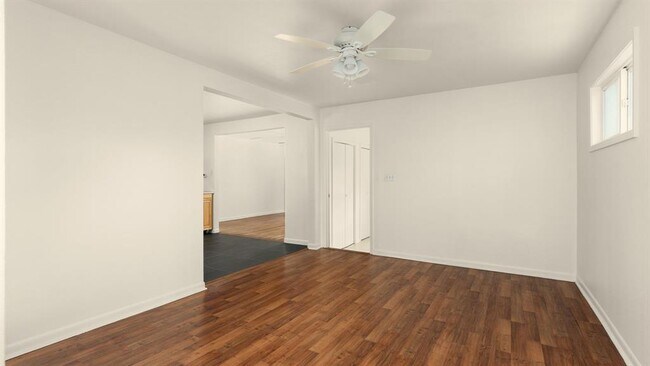 Building Photo - 206 E Skyview Rd