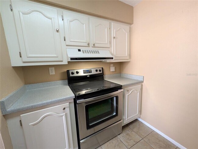 Building Photo - 522 Orange Dr