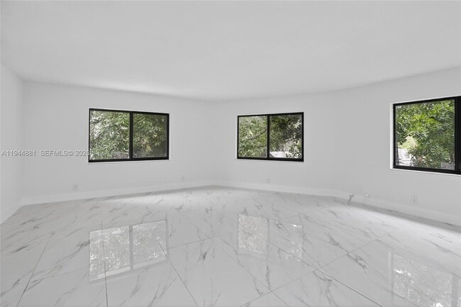 Building Photo - 5731 NE 18th Ave