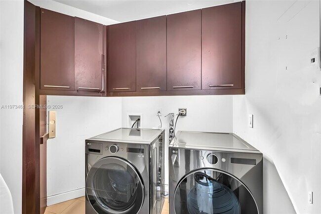 Building Photo - 18101 Collins Ave