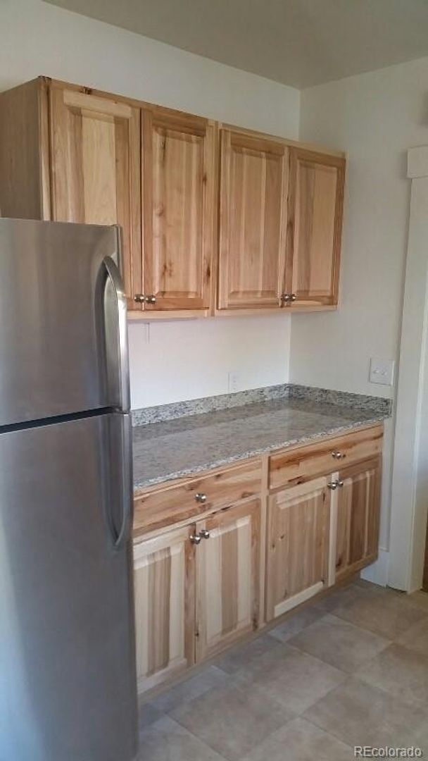 Building Photo - NICE 4-BEDROOM DUPLEX UNIT WITH GARAGE IN SUNNYSIDE! WATER, SEWER & TRASH INCLUDED!