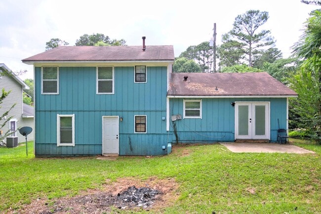 Building Photo - Renovated 3 bed/2 bath in Lithonia!