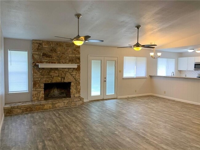 Building Photo - 610 Buckskin Dr