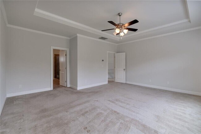 Building Photo - 5210 Mirror Lake Dr