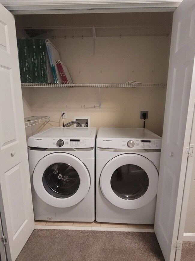 Building Photo - Newly renovated Three Bedroom Townhouse