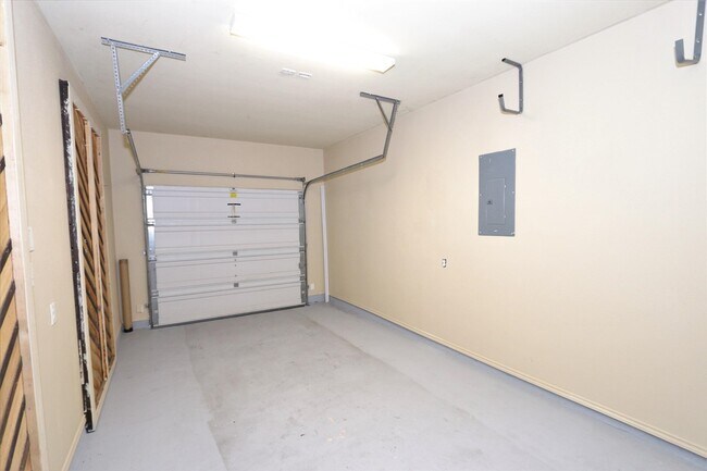 Building Photo - 5012 Lost Hills Trail