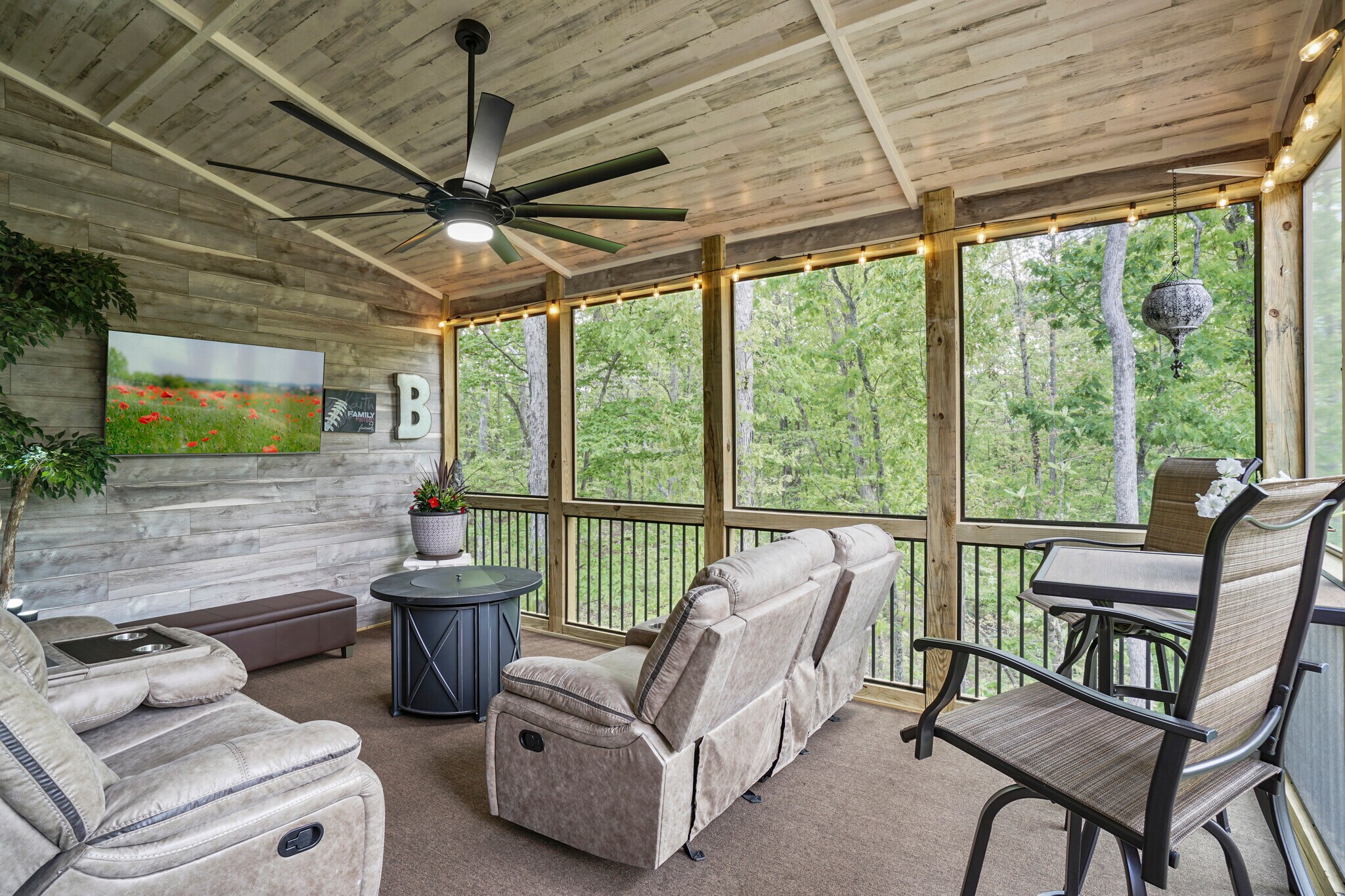 Outdoor Living - 421 Retreat Ln