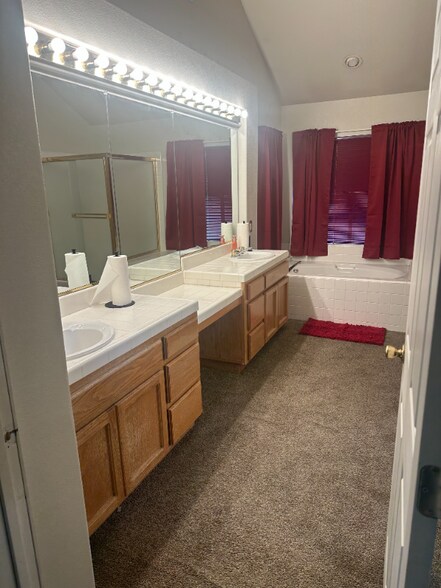 Building Photo - 4437 Rock Island Dr