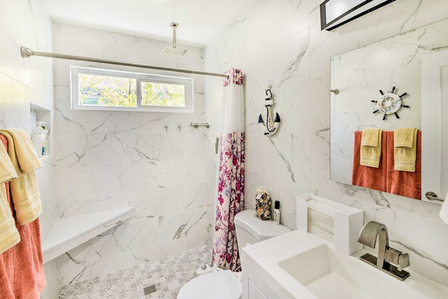 Building Photo - 434 Larkin St