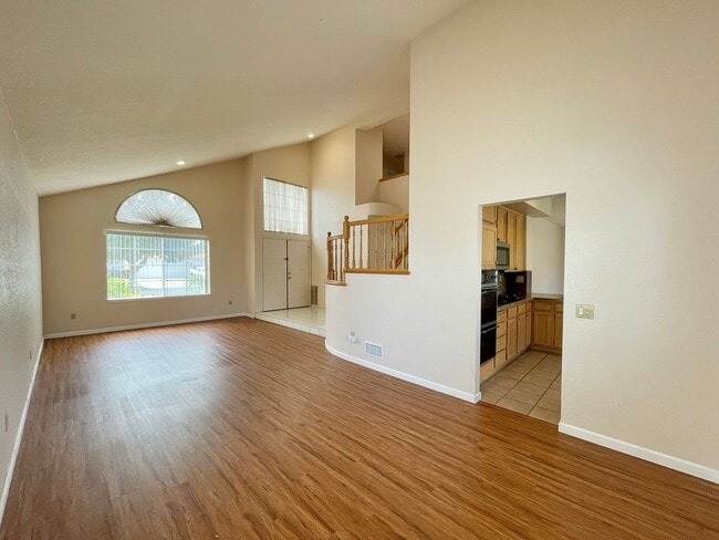 Building Photo - 1951 Devonshire Dr