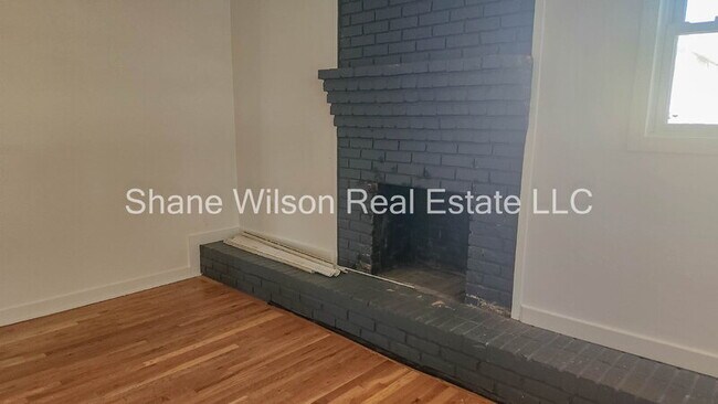 Building Photo - 1202 Greenwood Rd