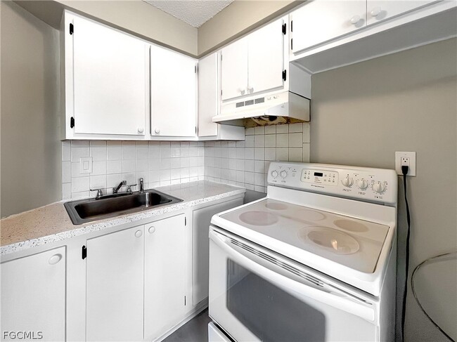 Building Photo - 13037 First St