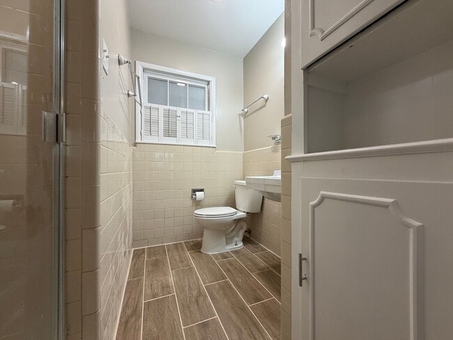 Building Photo - AVAILABLE NOW 2 BEDROOM 2 BATH DUPLEX IN TCU AREA