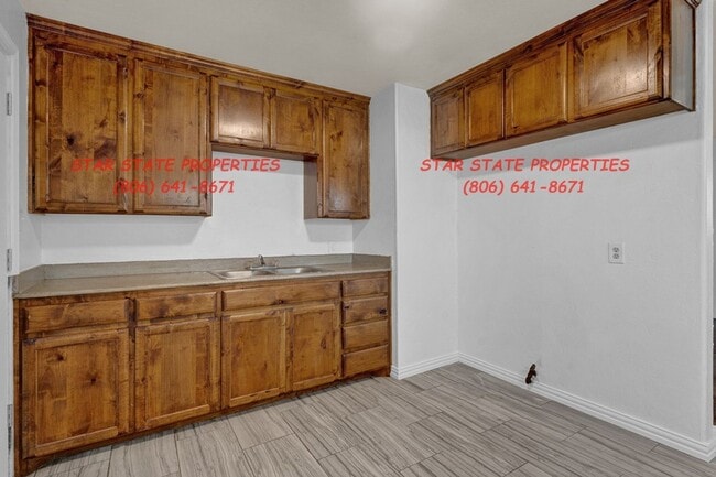 Building Photo - Beautiful 3 bed across from school