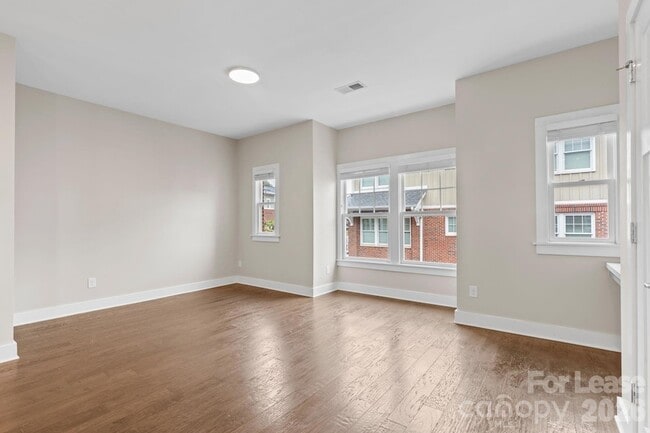 Building Photo - 129 Grandin Rd