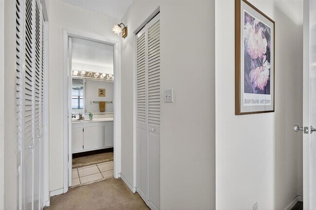 Building Photo - 18151 NE 31st Ct