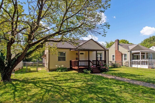 Building Photo - 1059 Lawrence Dr