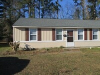 Building Photo - Charming two bedroom one bath duplex that ...