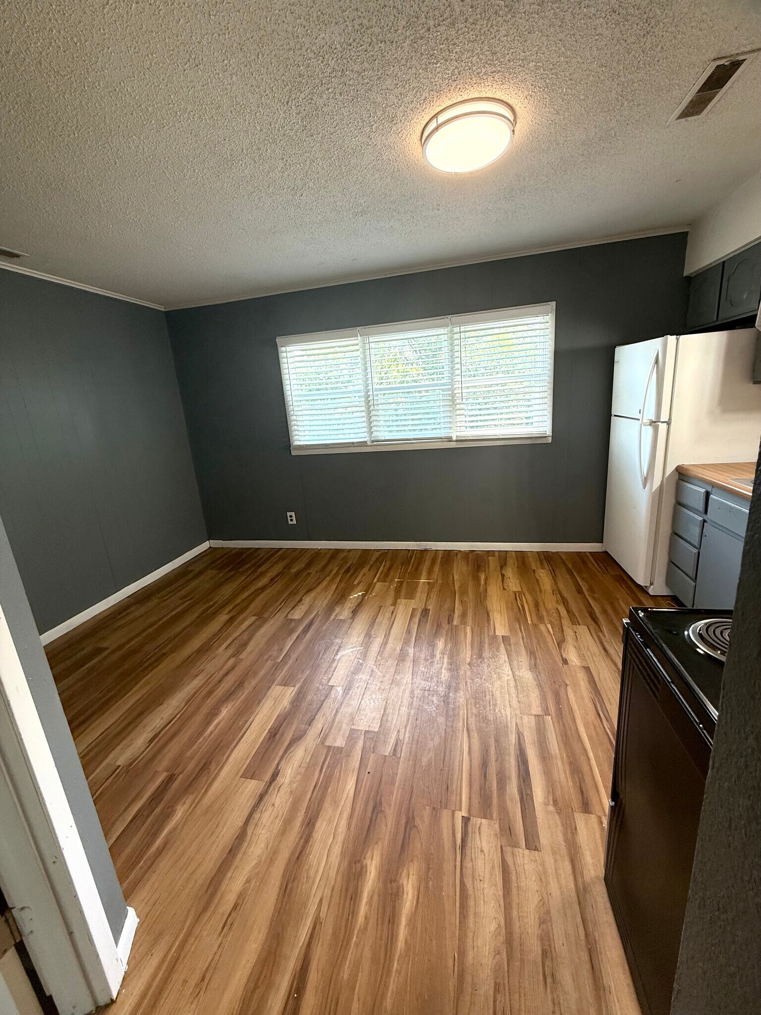 Building Photo - 10 Suncrest Ter