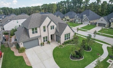 Building Photo - 902 Falcon Hollow Ln