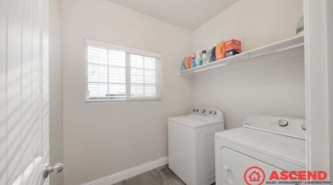 Building Photo - Newly built home located in Shafter!
