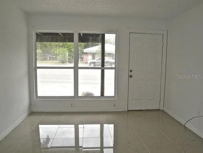 Building Photo - 2068 Fruitville Rd