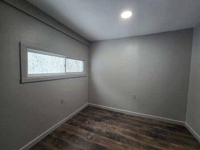 Building Photo - 14690 W Pine Lake Rd