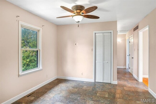 Building Photo - 305 E 3rd St