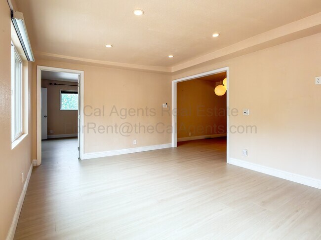 Building Photo - 23940 Carmelita Dr