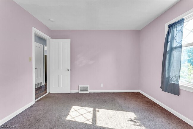 Building Photo - 5634 Waterbury Ave