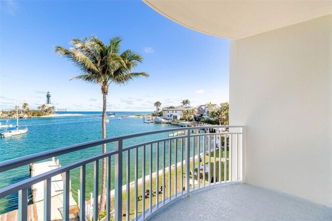 Building Photo - 2508 Bay Dr