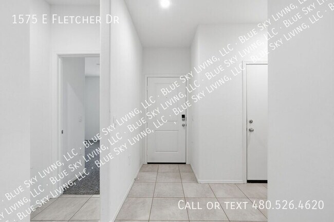 Building Photo - 1575 E Fletcher Dr