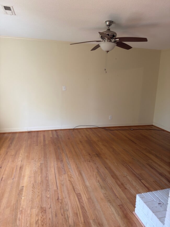 Building Photo - 109 Circle Dr