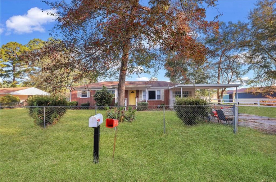 Primary Photo - 108 Stafford St