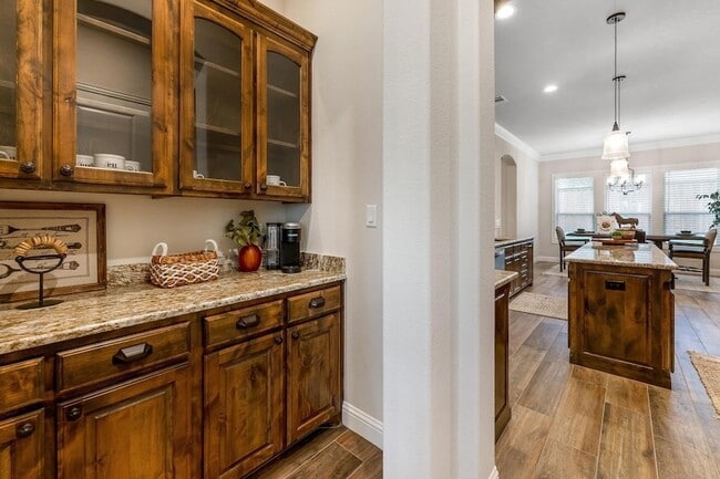 Building Photo - 1300 Highland Park Cir