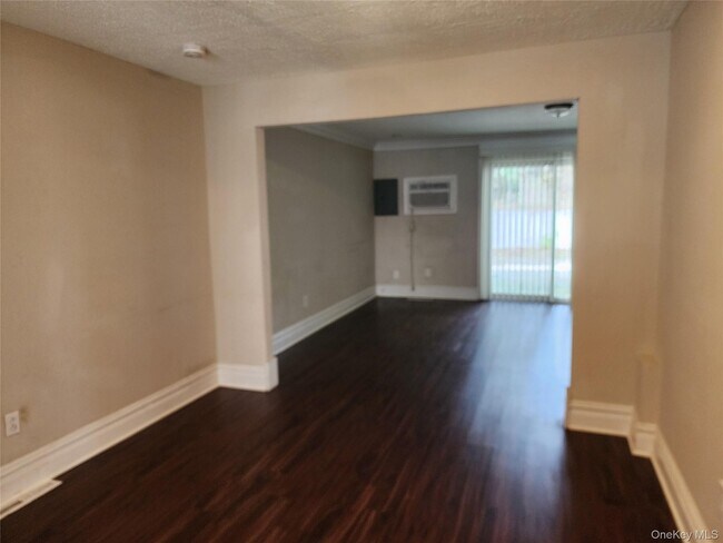Building Photo - 12 Roosevelt Dr