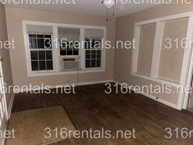 Building Photo - $650 - 1 bed 1 bath - Duplex