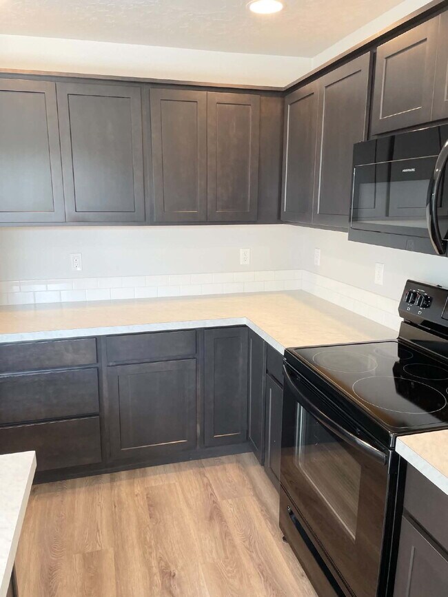 Building Photo - "Charming 3-Bed Oasis on East Drouillard Street with 2.5 Baths and 1470 Sq Ft in Nampa!"