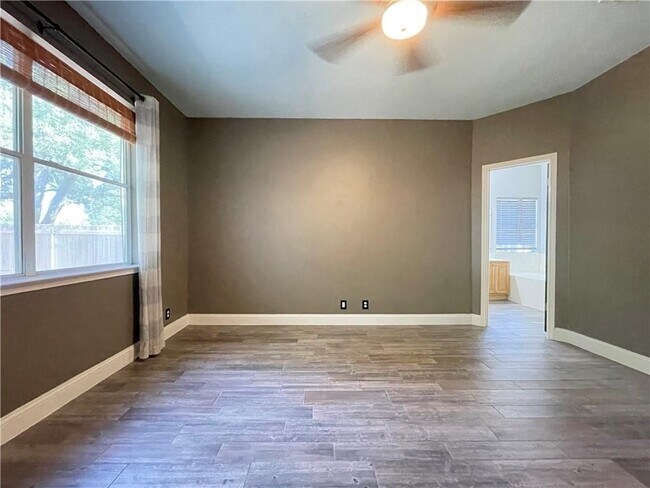 Building Photo - 1804 Warwick Cove