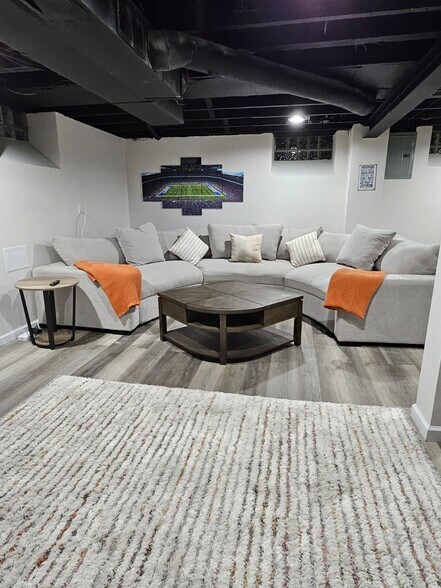 Building Photo - 2212 Burger St