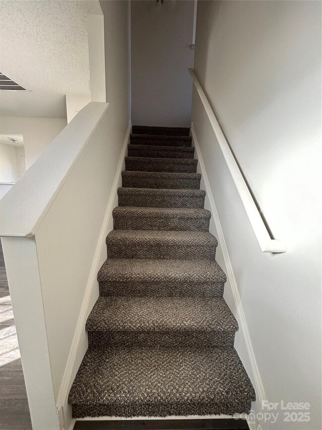 Building Photo - 2893 Signal Ct SW