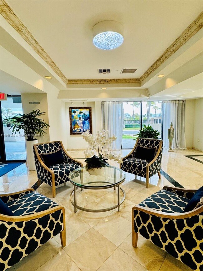 Building Photo - 2625 Collins Ave
