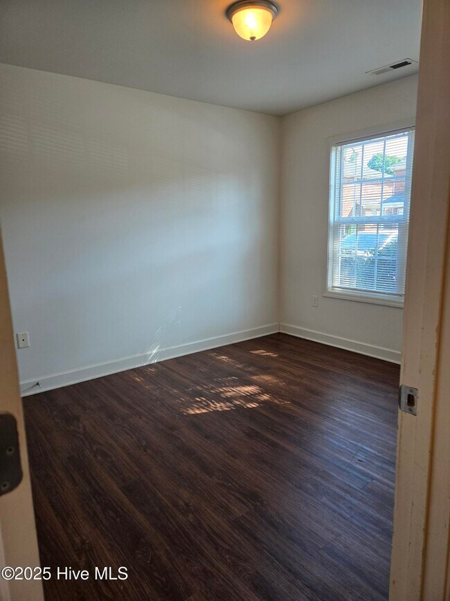 Building Photo - 207 Durango Pl