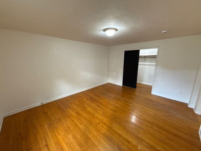 Building Photo - 1740 Glen Creek Rd NW