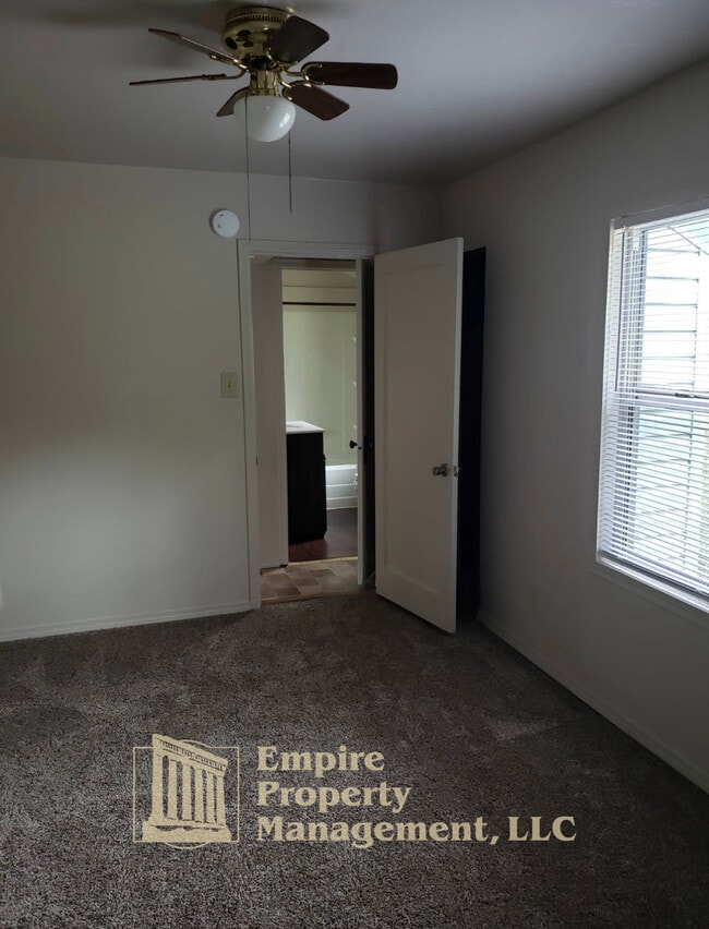 Building Photo - 1779 SE Giles St