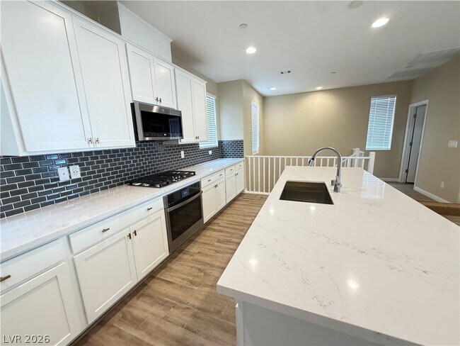 Building Photo - 1741 N Desert Foothills Dr