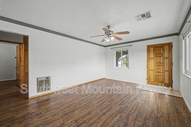 Building Photo - 560 S Grand Dr