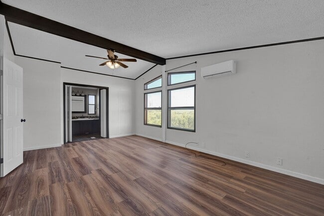 Building Photo - Country home for Lease!