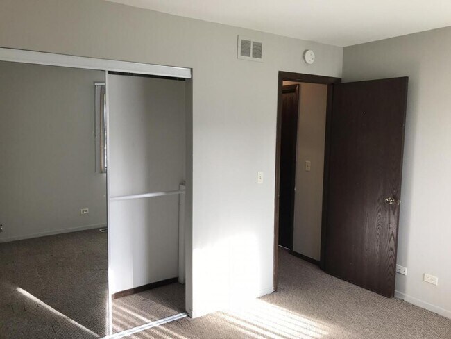 Building Photo - 5623 Santa Barbara Dr