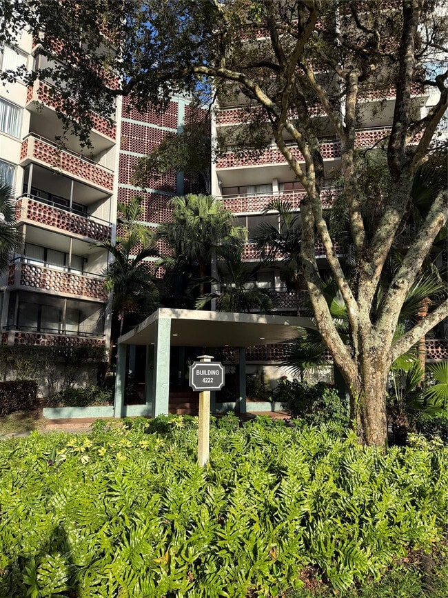 Building Photo - 4222 Inverrary Blvd